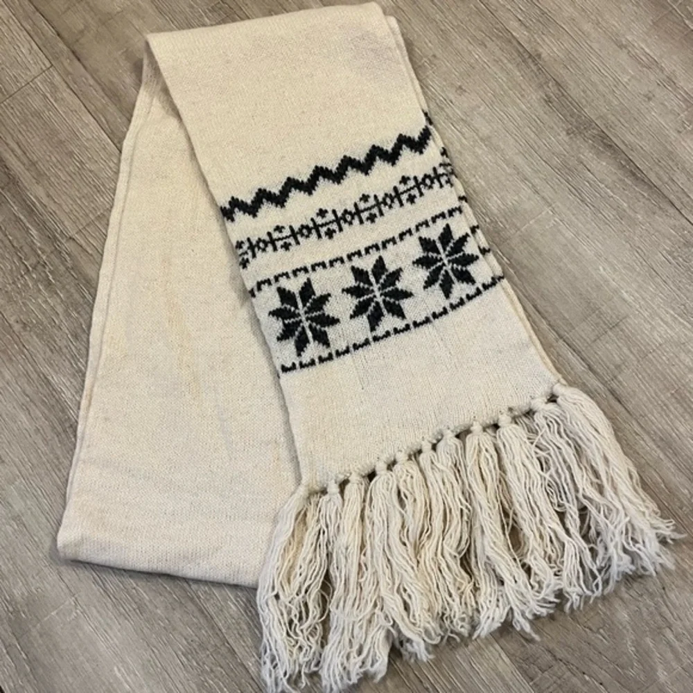 Cozy Cream and Charcoal Grey Fringed 100% Wool Scarf Snowflake Pattern